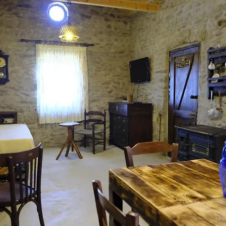 Hill's Barbacane Holiday home *